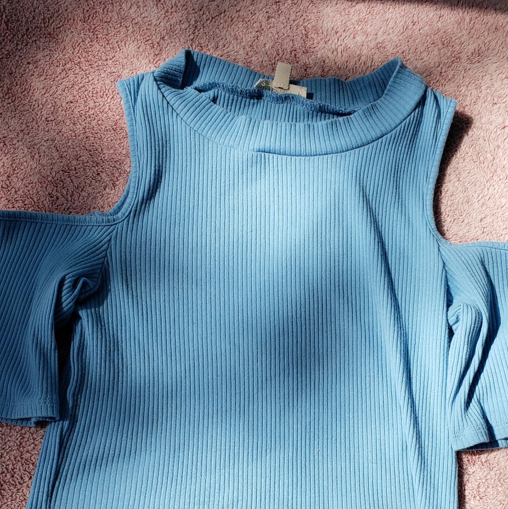 Zeanna Outfitters blue cold shoulder crop top